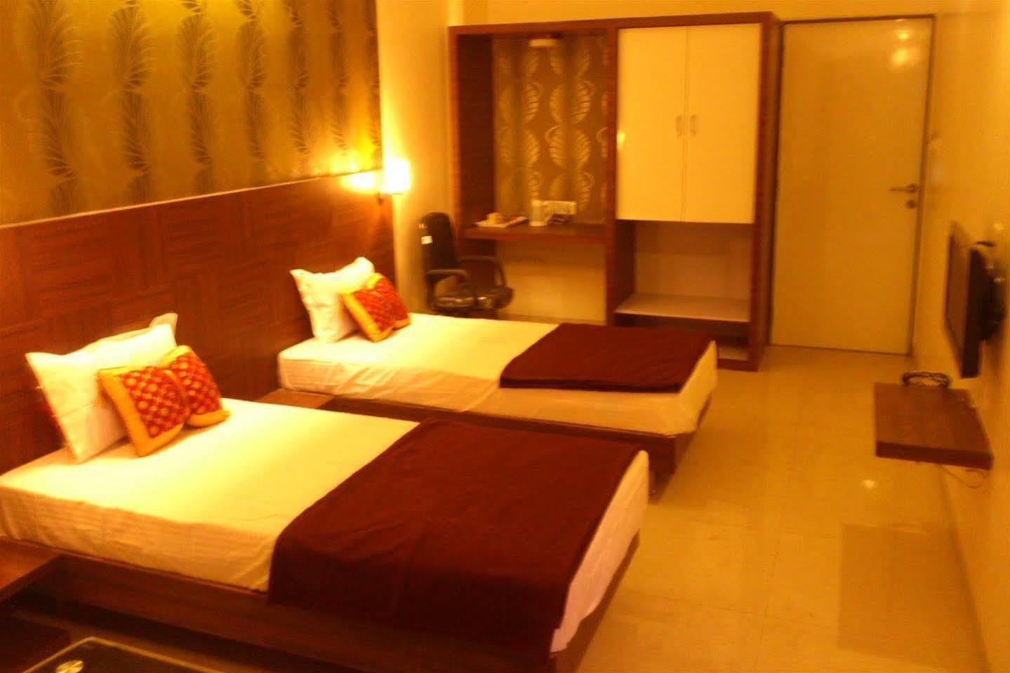 Hotel Darshan Executive Аурангабад Экстерьер фото